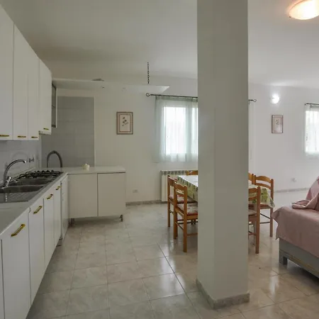 Apartment In With Kitchen *
