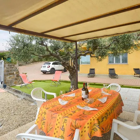 3 Bedroom Cozy In إمبيريا