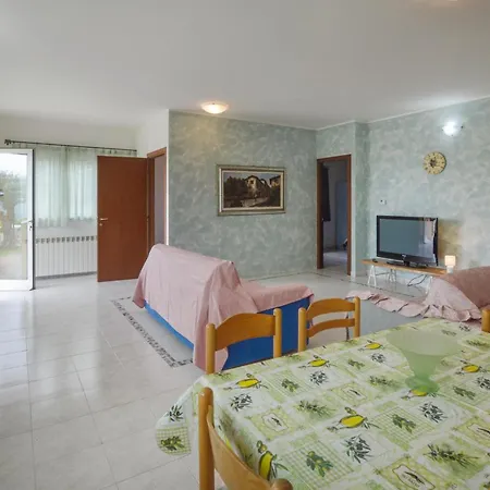 Apartment In With Kitchen *