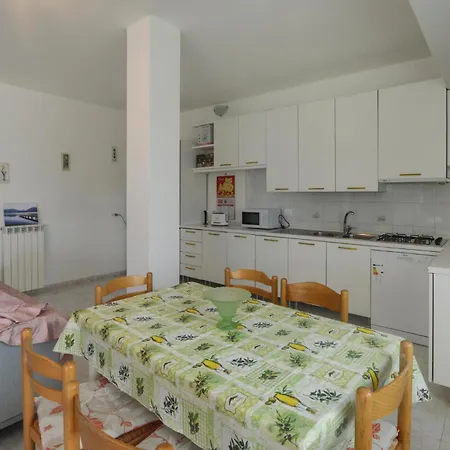 In With Kitchen Imperia